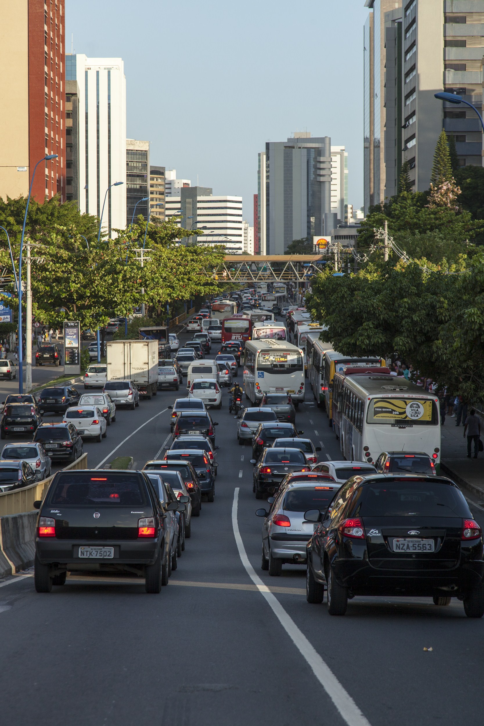 Imagem de referência de Avenida Tancredo Neves, descrito nos dados abertos como logradouro público em Salvador, Bahia, Brasil