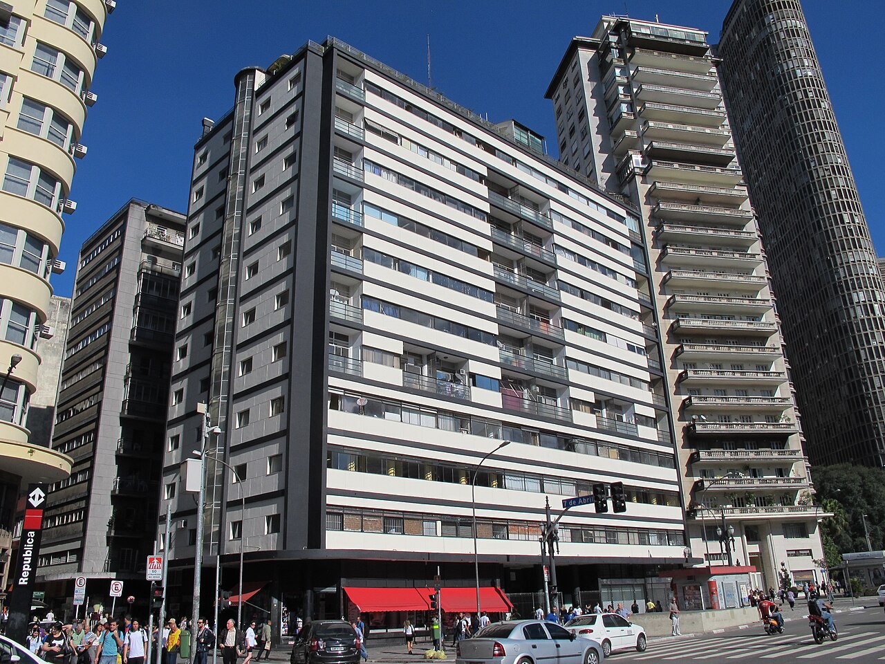 Edifício Esther: localização e características de edifício