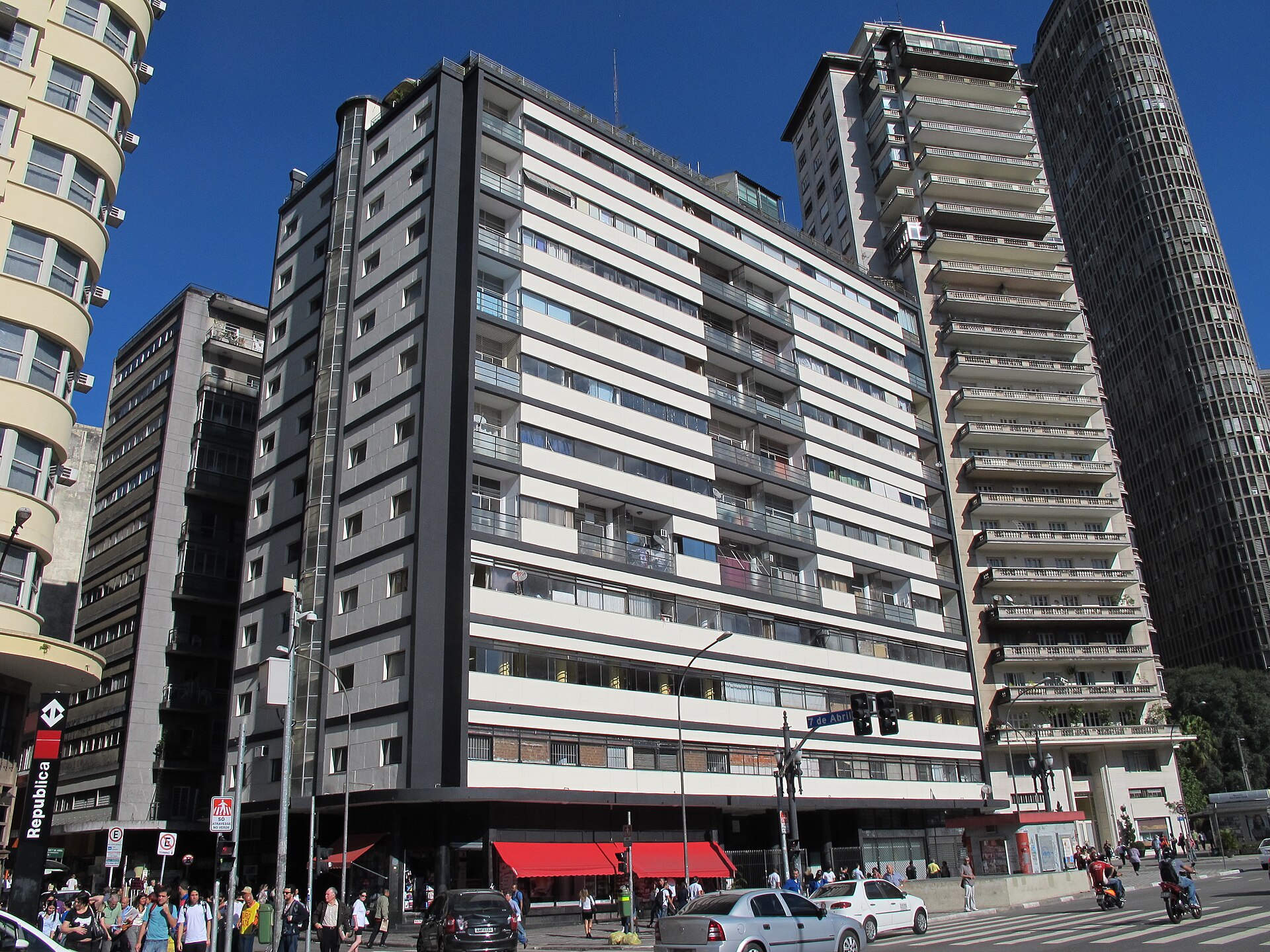 Imagem de referência de Edifício Esther, descrito nos dados abertos como edifício em São Paulo, Brasil