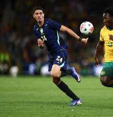 A Austrália, que também tem o amarelo e o verde como cores tradicionais, usa um uniforme que, visualmente, remeteu às cores mais conhecidas do Brasil Foto: Chris Hyde/Getty Images