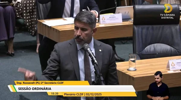 TRE-DF aceita denúncia contra deputado Roosevelt por crimes eleitorais
