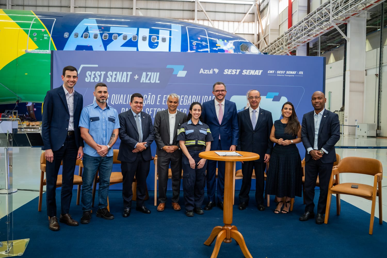 Azul e SEST SENAT firmam acordo para fortalecer formação de profissionais para a aviação