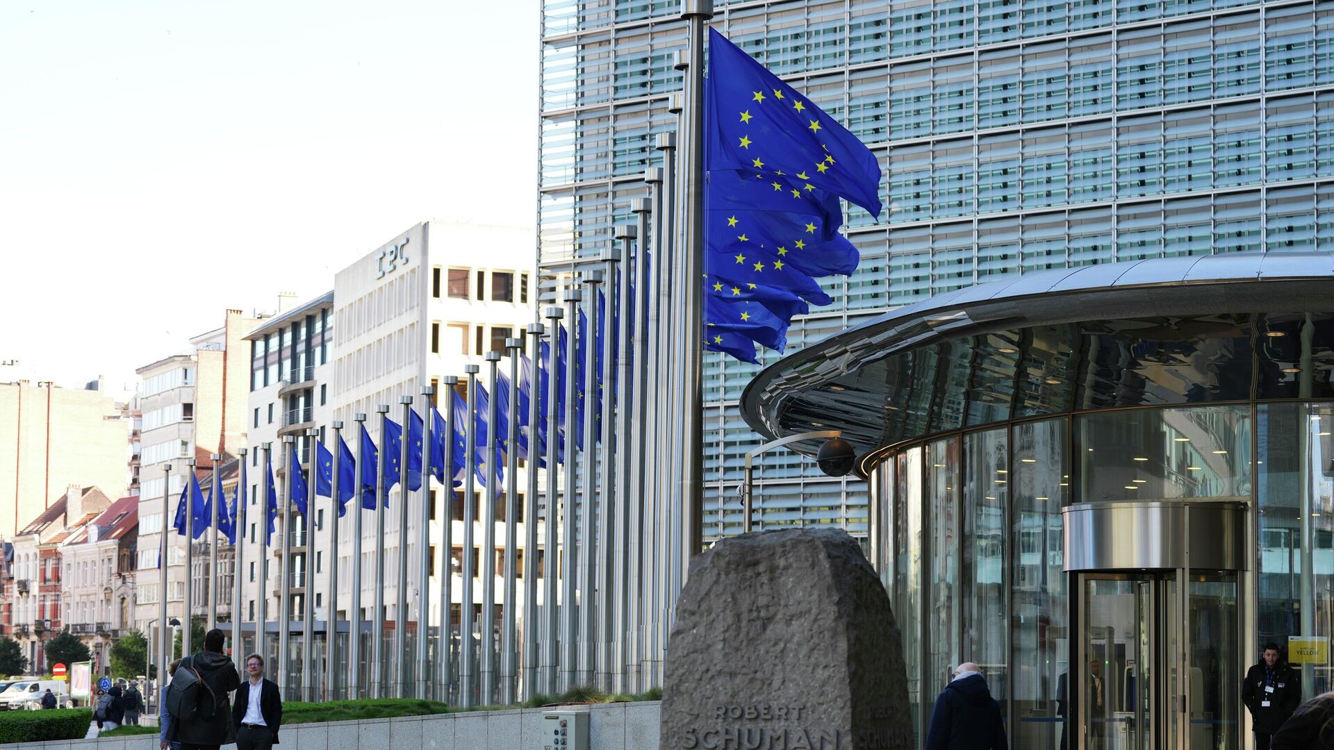 Político alemão Nimmer: a renúncia da UE ao gás russo atingirá a indústria