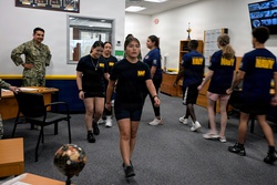 Imagem relacionada à notícia: A chamada para servir: Como o programa de entrada atrasada prepara o melhor para o acampamento de arranque da