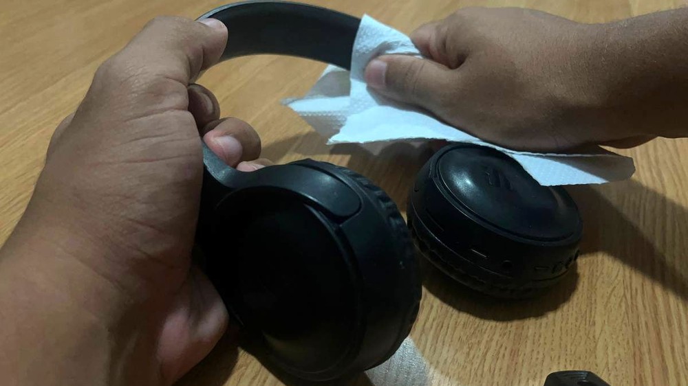 Seque todas as partes do headphone para não ter problemas — Foto: Foto: Gabriel Mattos/TechTudo