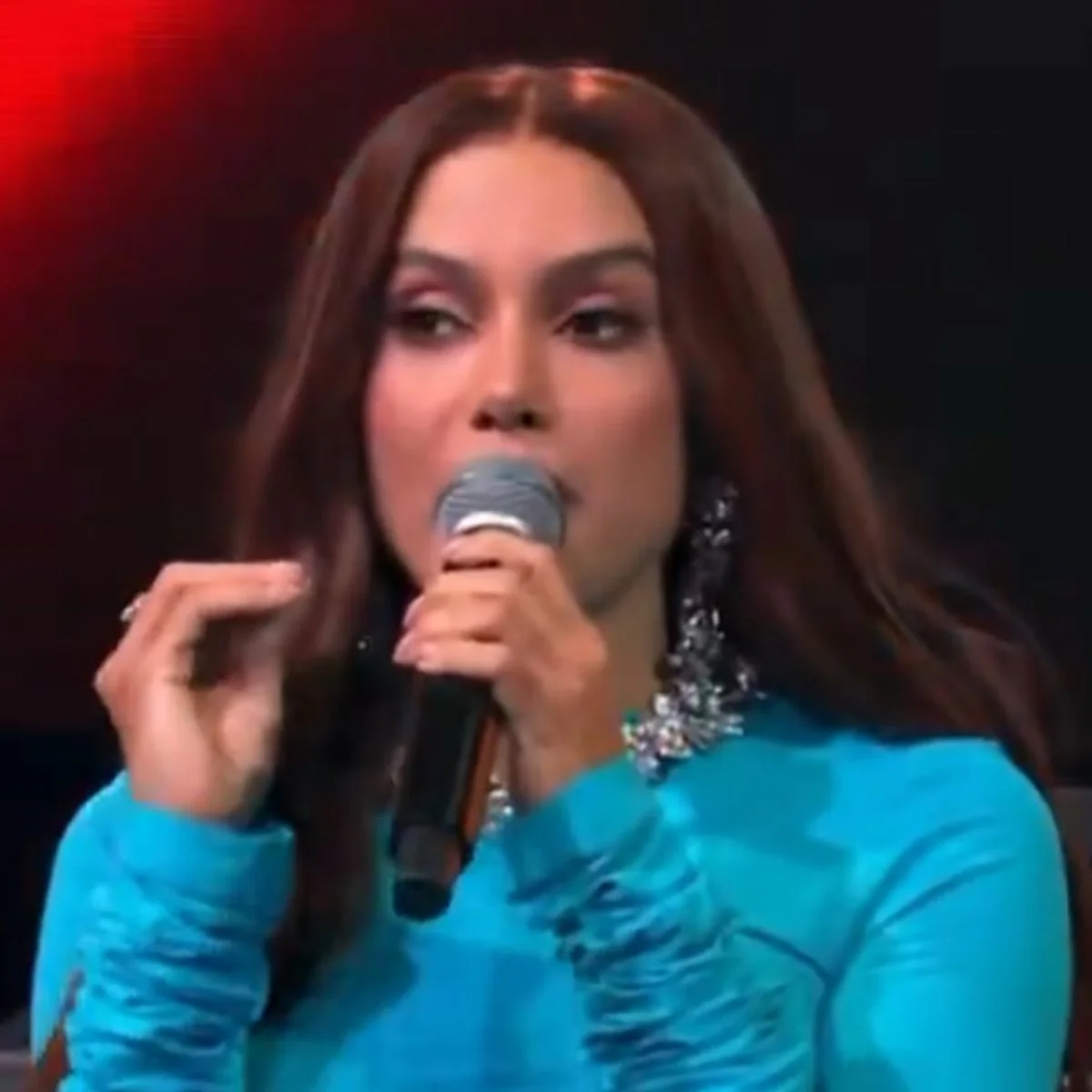Anitta dá esporro ao vivo em produção do Estrelas da Casa na TV Globo