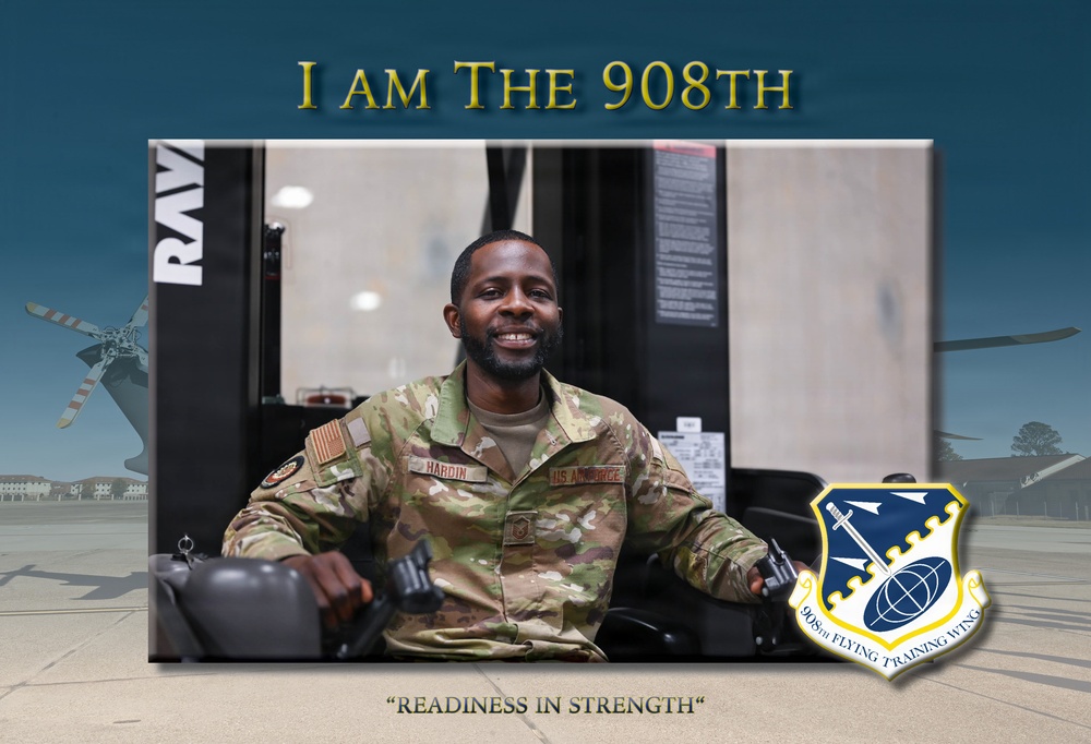 Imagem relacionada à notícia: Eu sou o 908 th: Mestre Sgt. Christopher Hardin
