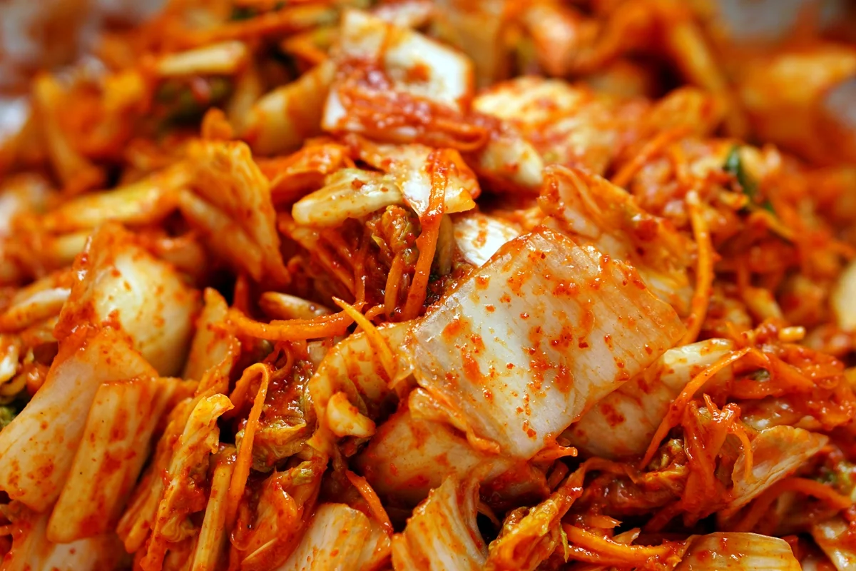 Tendência gastronômica coreana, kimchi beneficia o intestino; faça em casa