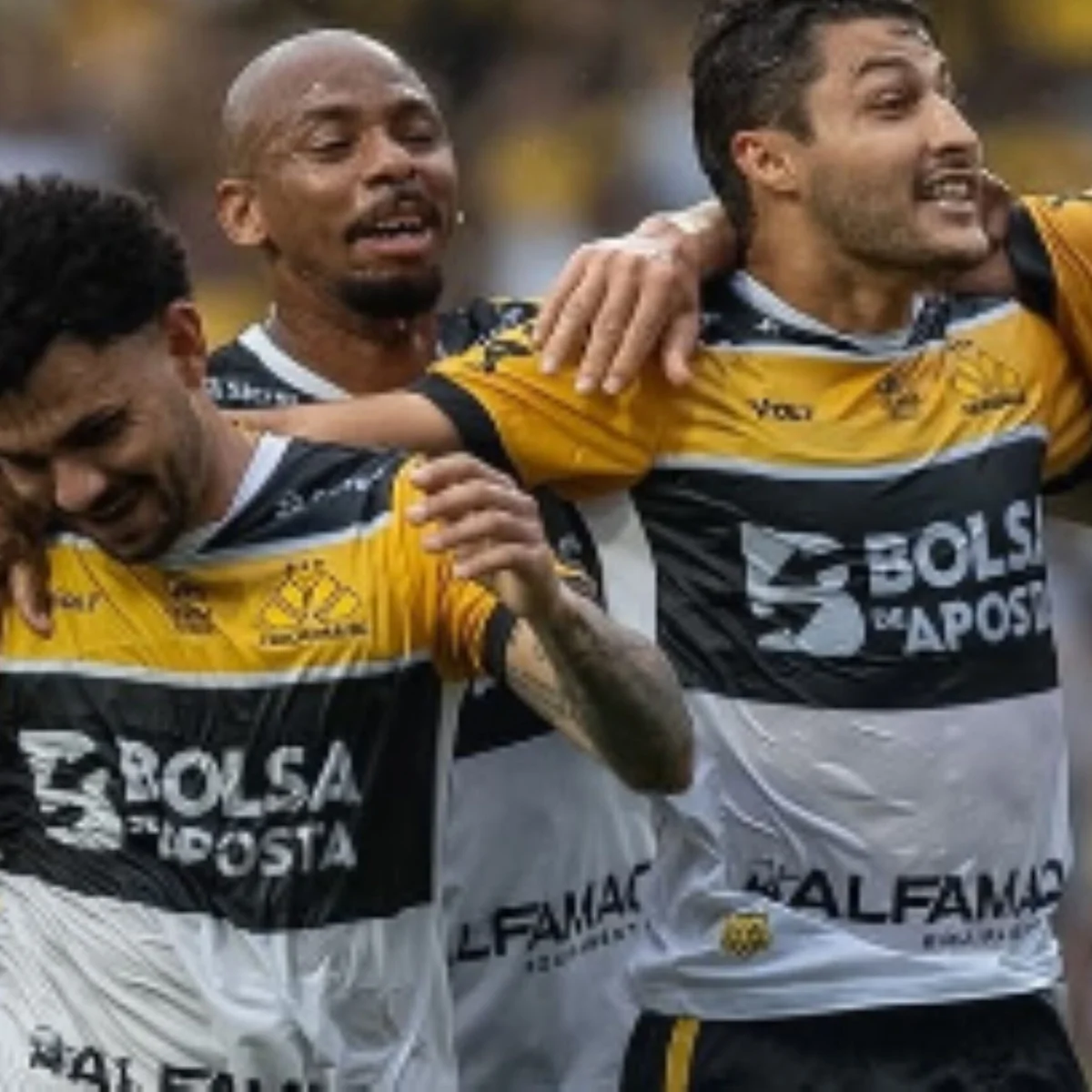 Série B: Criciúma vence clássico sobre Avaí com gol contra bizarro