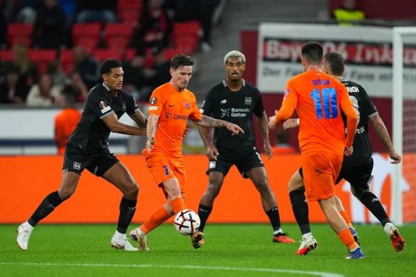 Com vitória do Benfica sobre o Milan, veja resultados da Liga Europa - destaque galeria