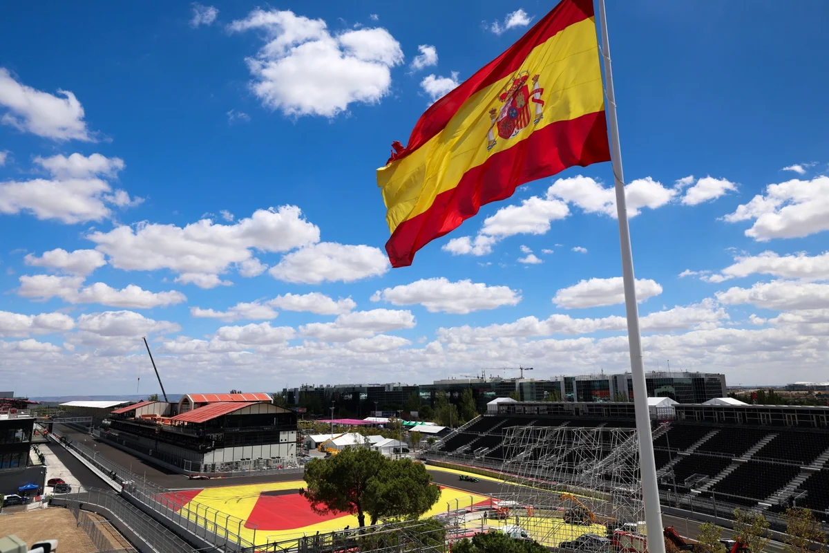 Foto colorida do circuito de Madrid, na Espanha - Metrópoles