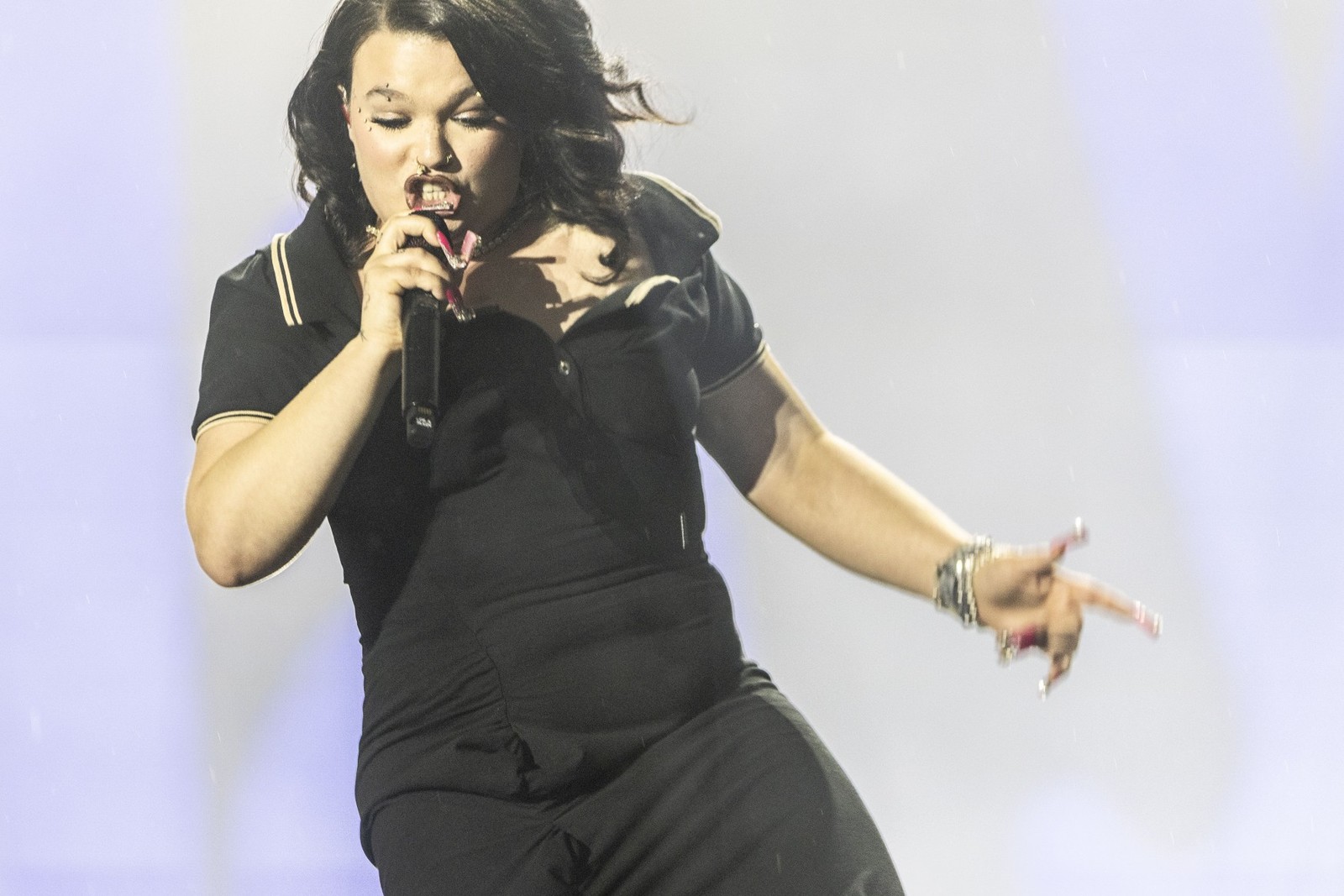 Lola Young no Palco Mundo — Foto: Guito Moreto / Agência O Globo