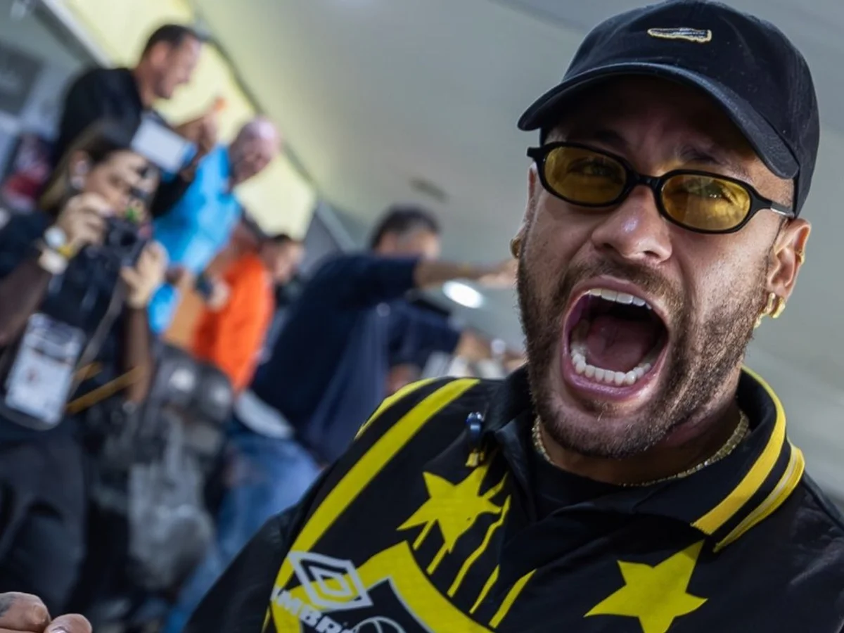 Victor Hugo dá camisa para Neymar, mas provoca: "Na Arena vai ser sinistro"