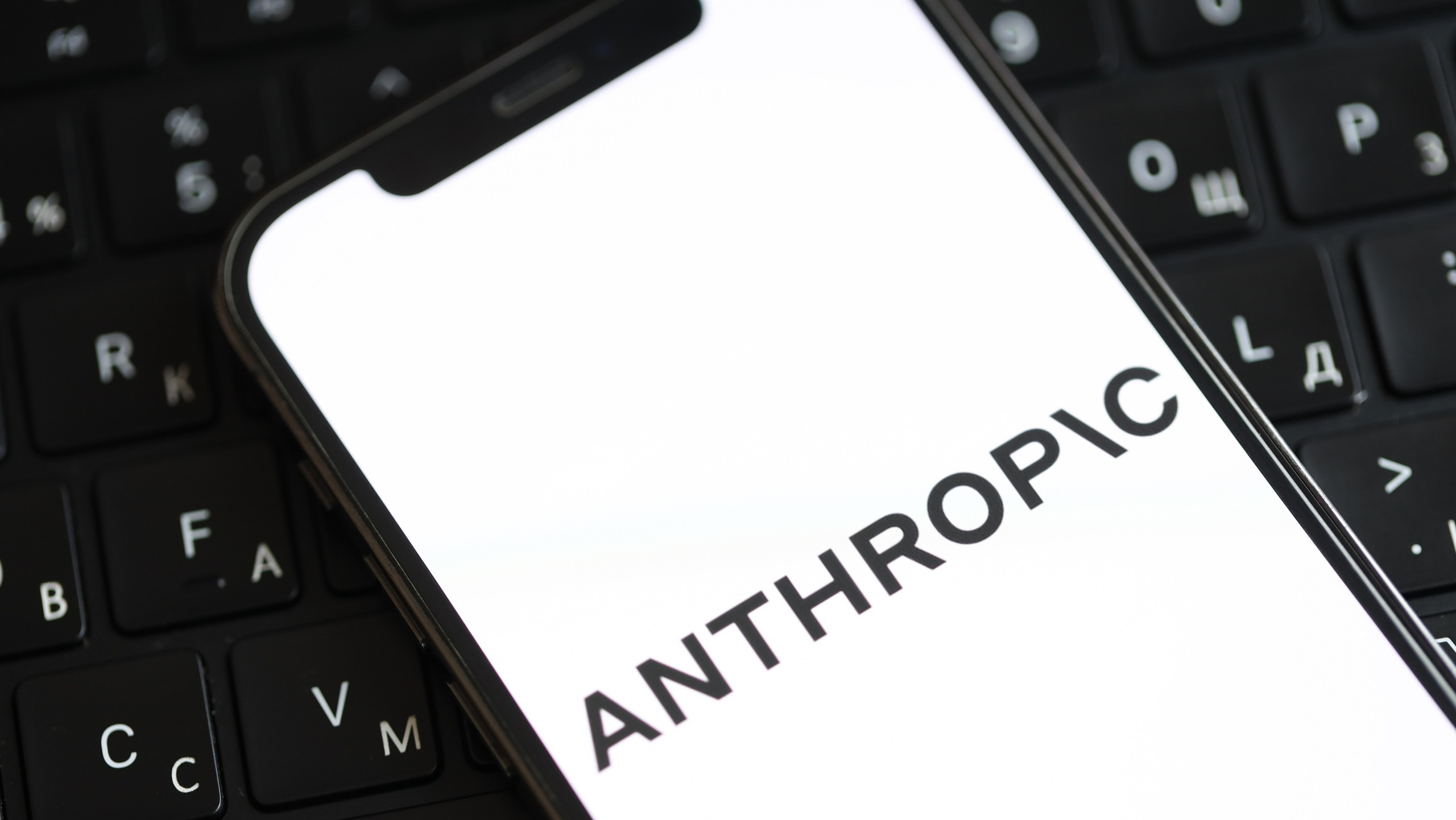 Anthropic coloca avaliadores externos dentro da empresa para testar a segurança dos seus modelos de IA
