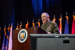 Imagem relacionada à notícia: Três componentes, um Exército: LaNeve destaca o papel da Guarda nas novas prioridades do Exército