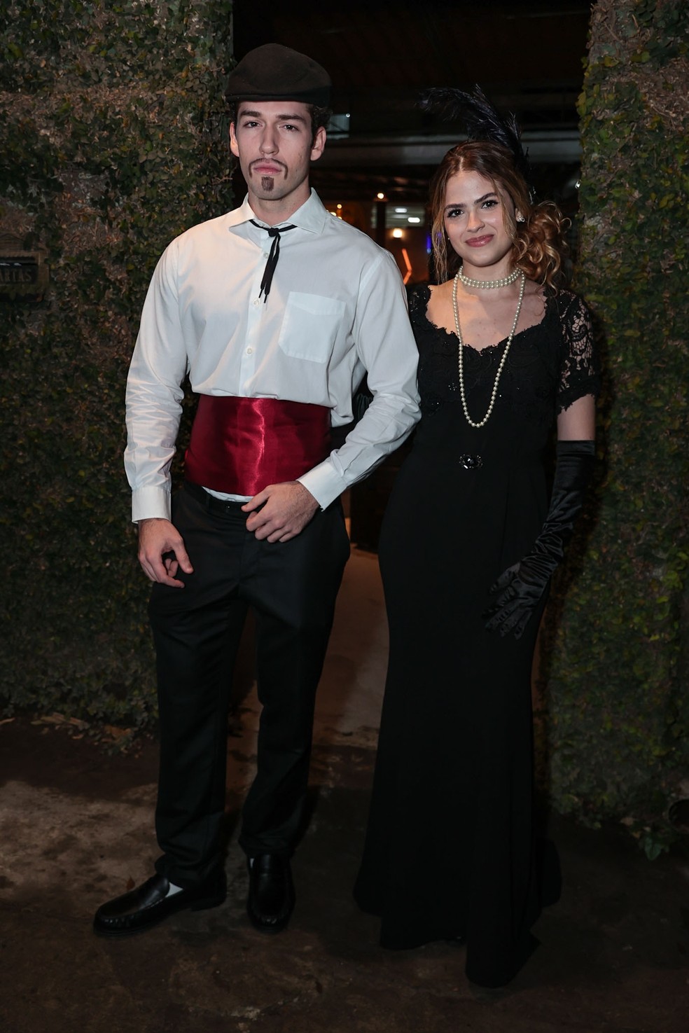 'Quem Ama Cuida': elenco capricha em looks para assistir centésimo capítulo da novela