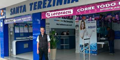Dono da lotérica Santa Terezinha, Victor Medeiros, de 41 anos, diz que ficou surpreso e muito feliz ao saber do jogo premiado na Lotofácil da Independência Foto: Arquivo pessoal