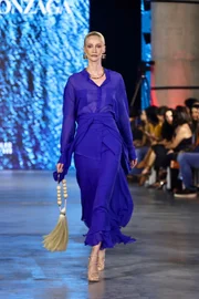 Louback leva performance de violinista ao Metrópoles Catwalk hoje (15/9)