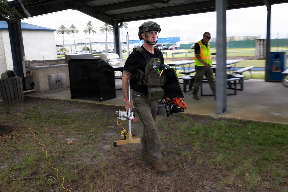 Imagem relacionada à notícia: Parcerias simuladas de testes de ataque protegendo o centro logístico do Corpo Marinho