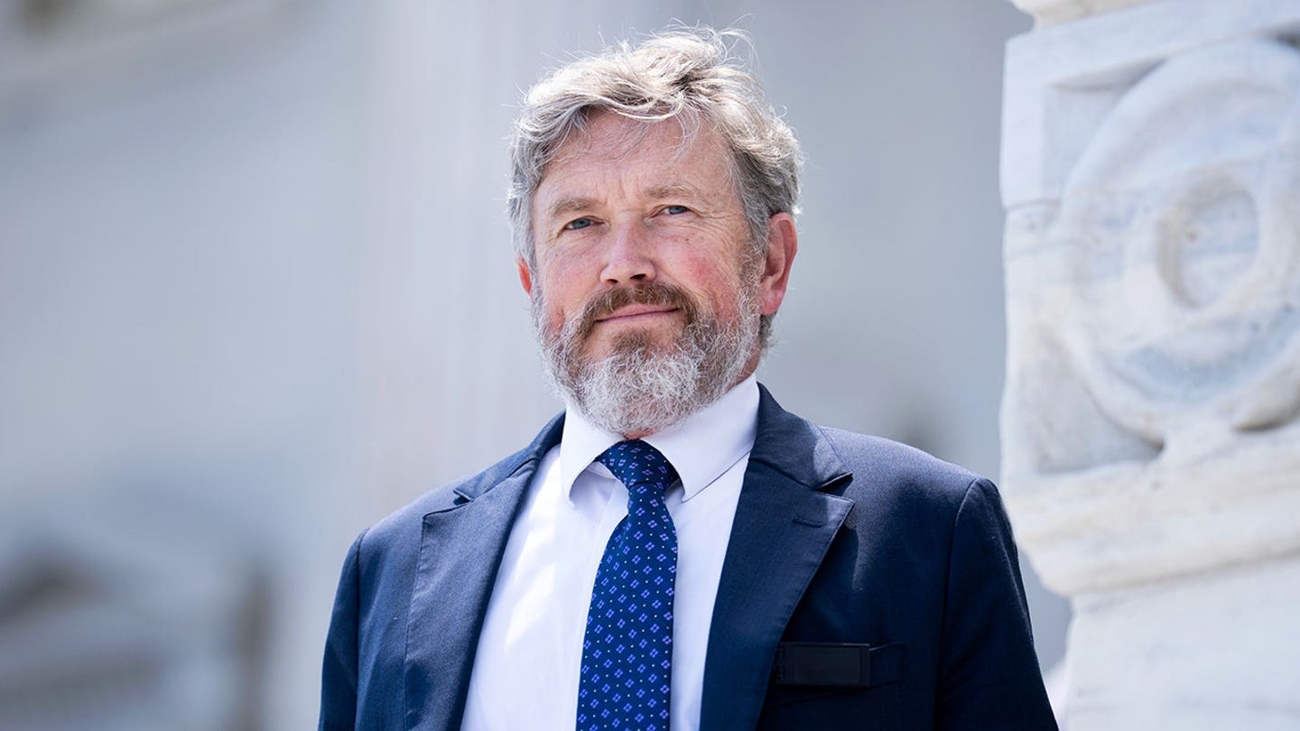 7 republicanos se rebelaram contra Trump e votaram com os democratas para limitar os poderes de guerra do Irã