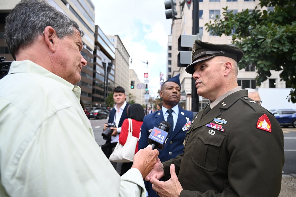 Imagem relacionada à notícia: D.C. Guarda Nacional Comando Geral Junta Líderes de Distrito para Commemorar 9 / 11 no motor 16