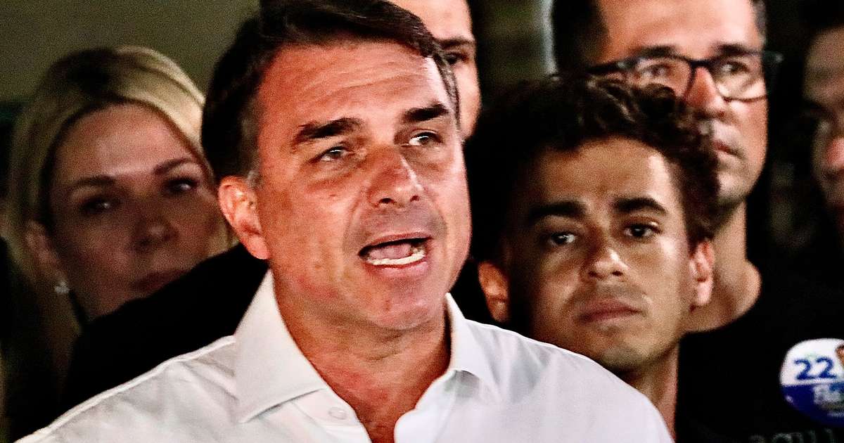 Flávio Bolsonaro não entrega passaporte à PF e descumpre ordem de Moraes