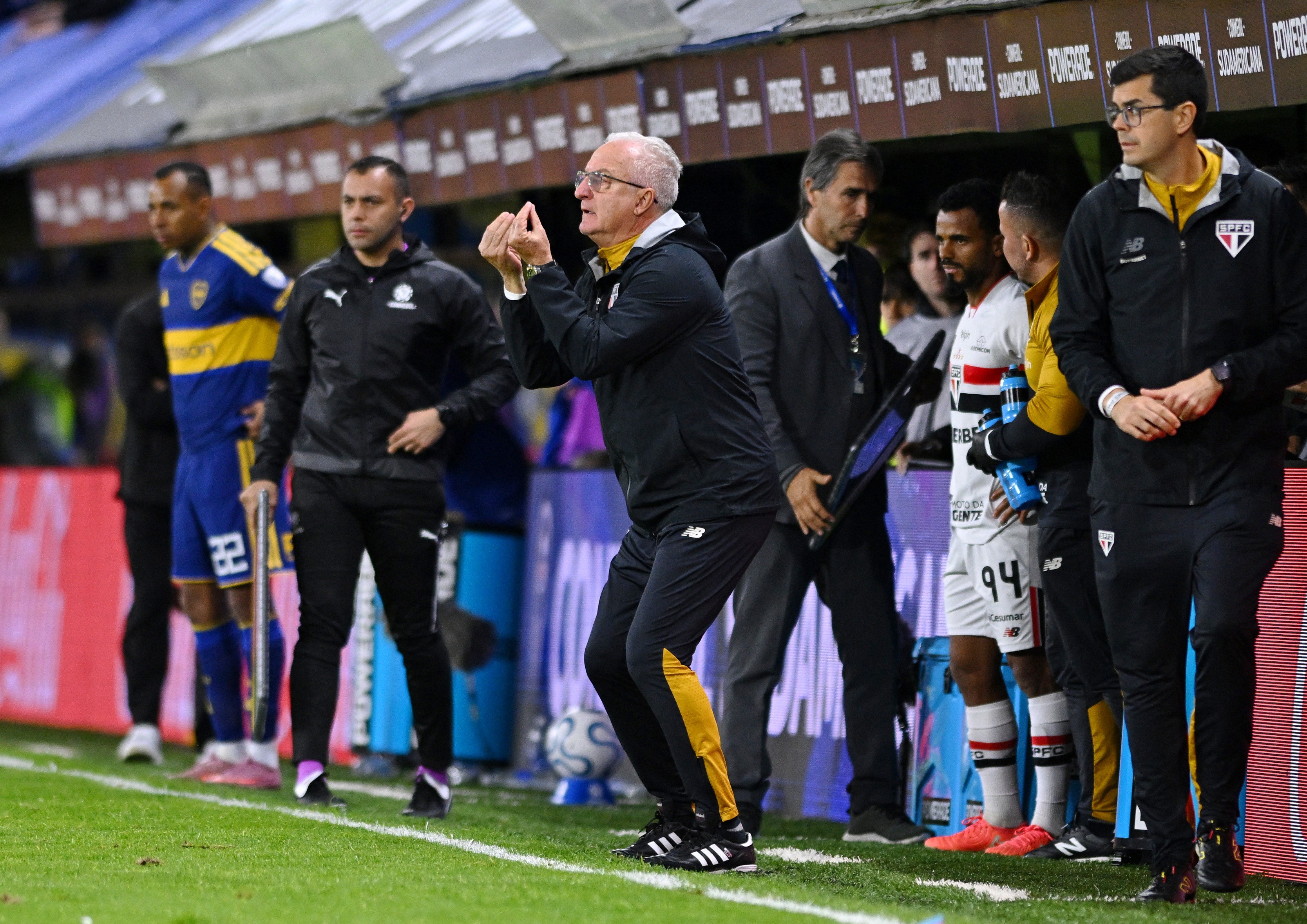 Conmebol multa São Paulo e Dorival em quase R$ 500 mil por atraso contra o Boca