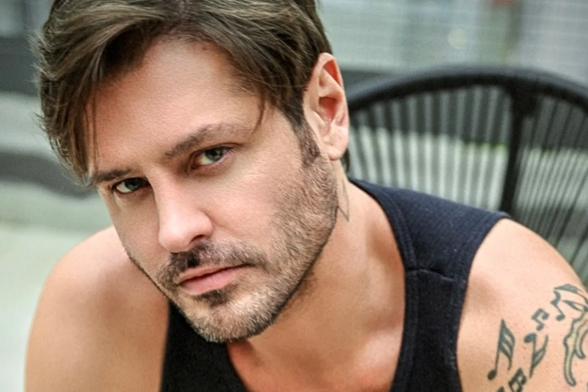 Dado Dolabella faz live vestido de vampiro e vira assunto nas redes