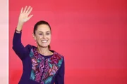 Imagem da matéria: Sheinbaum diz que direita internacional quer interferir em eleições