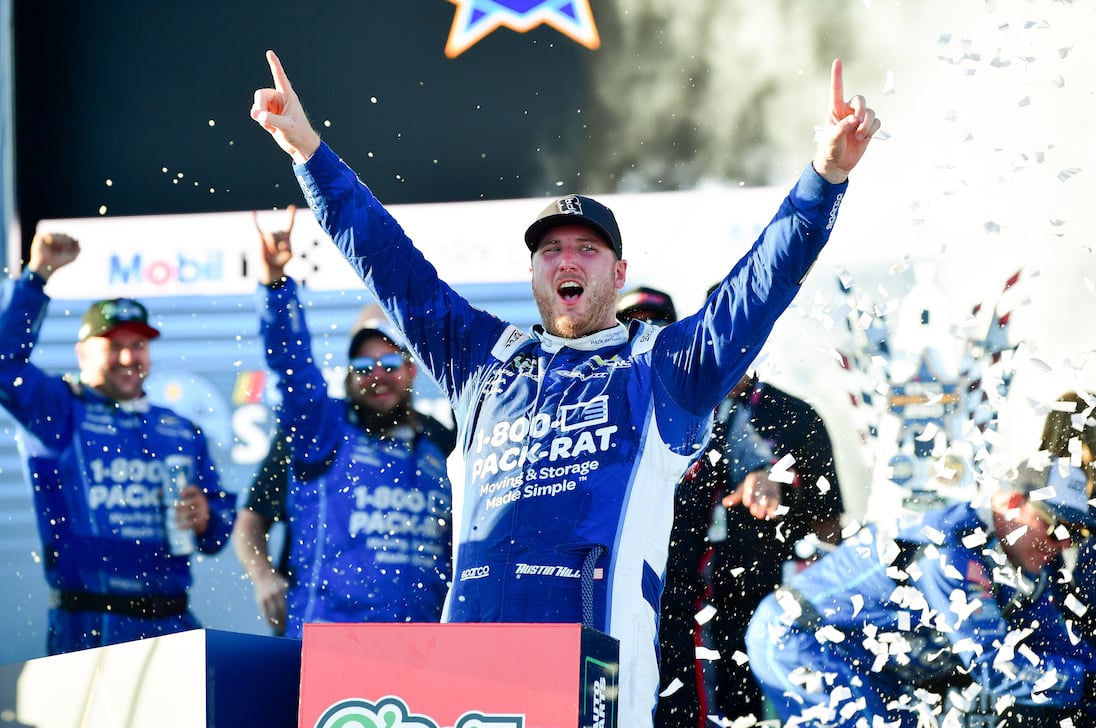 Tyler Reddick faz uma jogada arrojada para vencer o Freeway Insurance 500