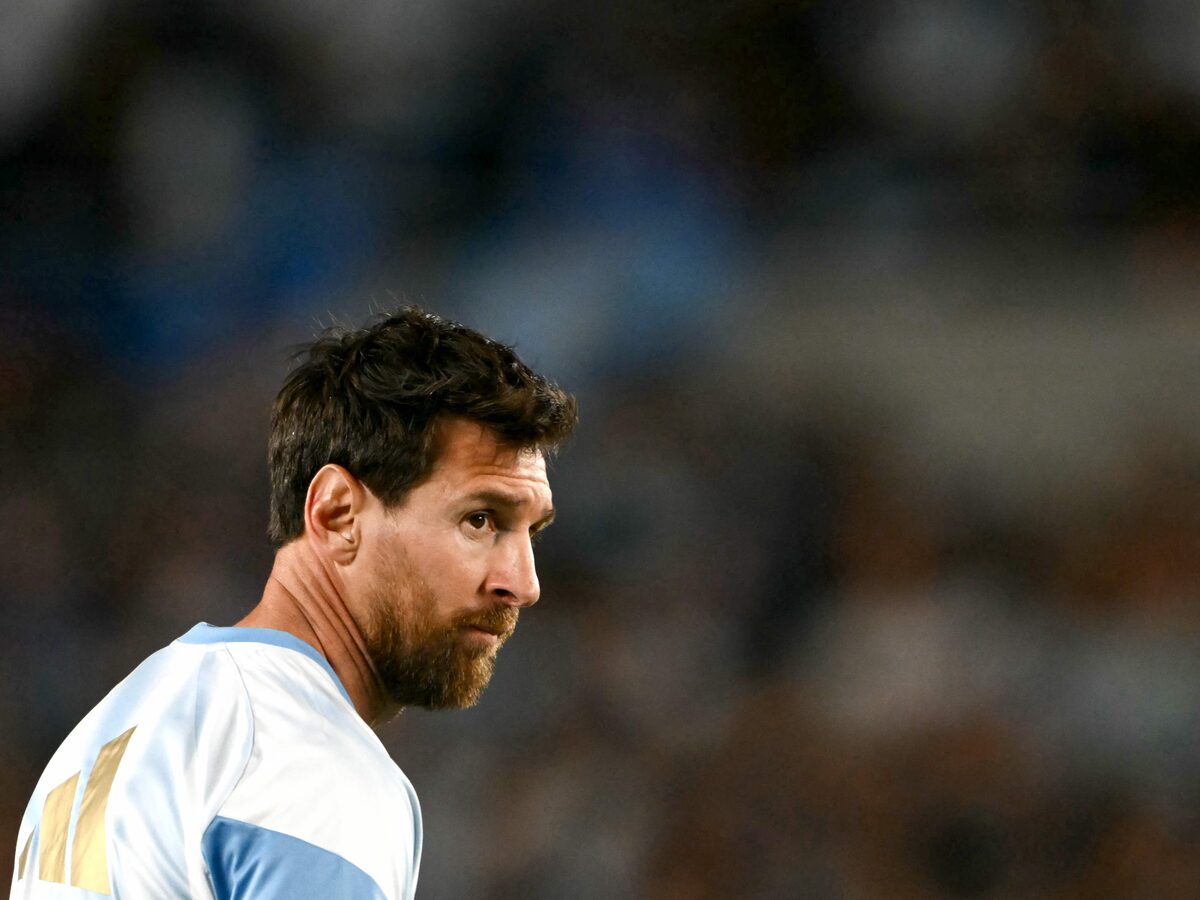 Hotel sem água quente e falta de cachê: africanos denunciam precaridade em despedida de Messi