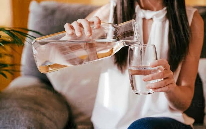 4 thói quen bảo quản nước uống trong nhà cần xem lại