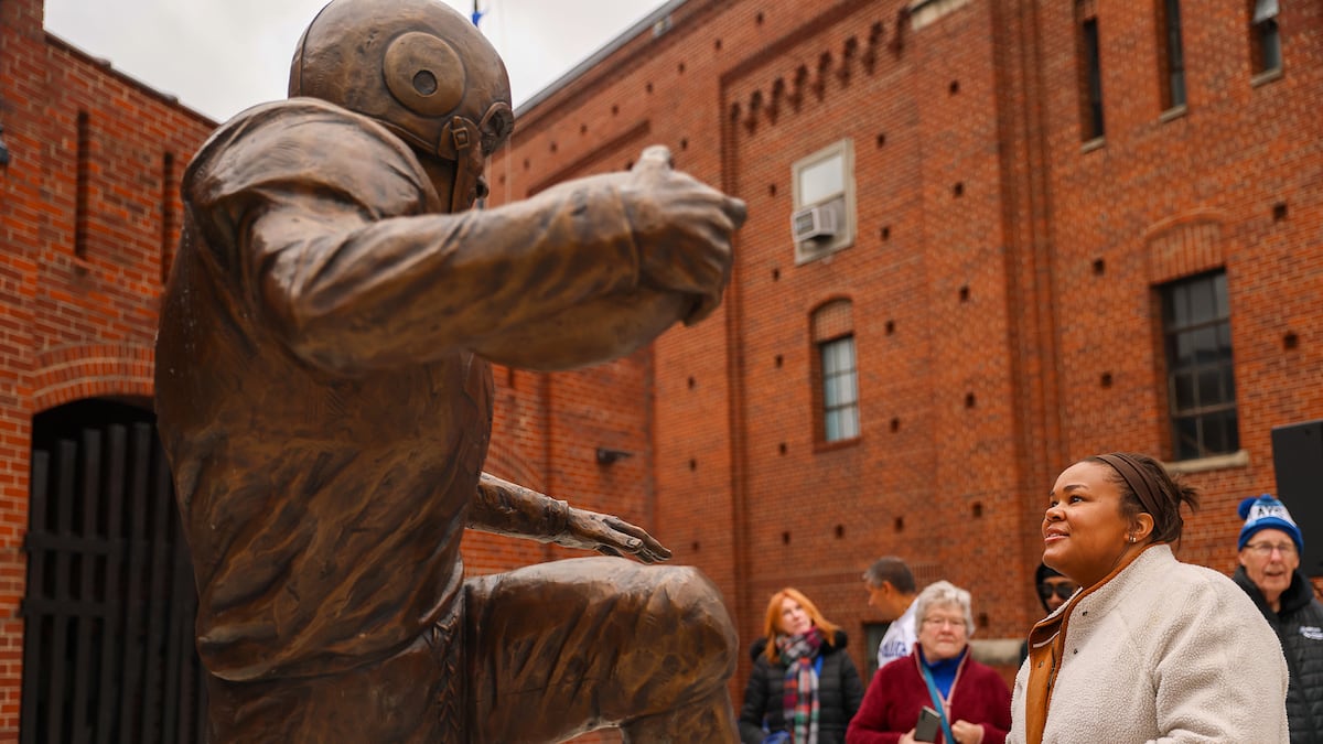 Edmonton football legend honoured with statue at U.S. university 75 years after infamous on-field attack