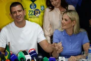 O candidato do PL ao governo do Rio de Janeiro, Douglas Ruas, e a candidata a vice, Fernanda Louback