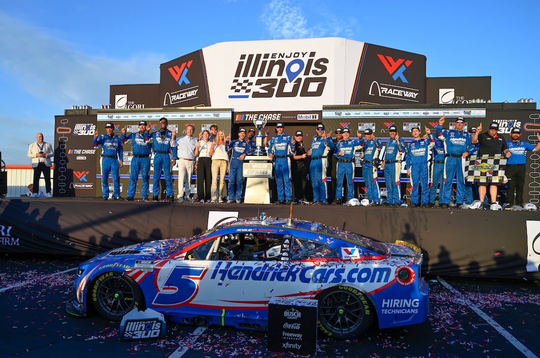 Tyler Reddick faz uma jogada arrojada para vencer o Freeway Insurance 500