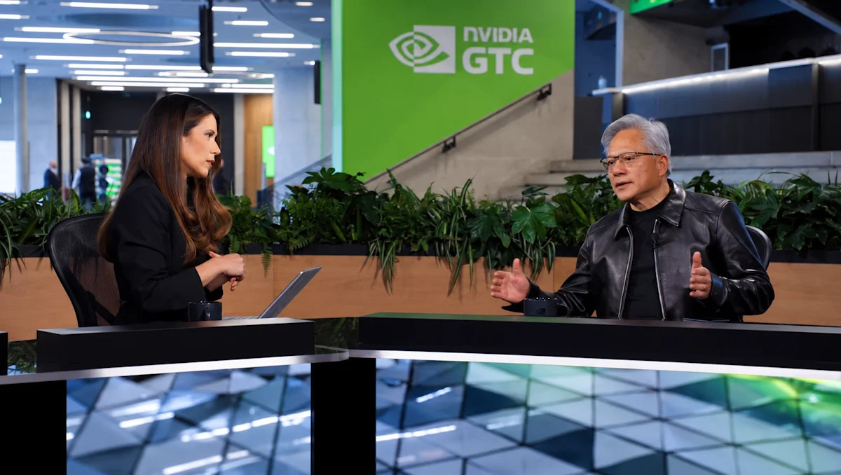 O Jensen Huang da Nvidia quer construir fábricas de IA em semanas, não em meses