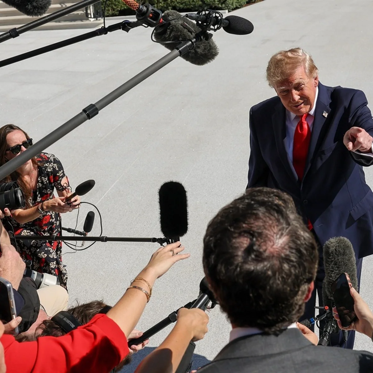 Trump diz que ataque dos Houthis a aeroporto saudita é "inaceitável"
