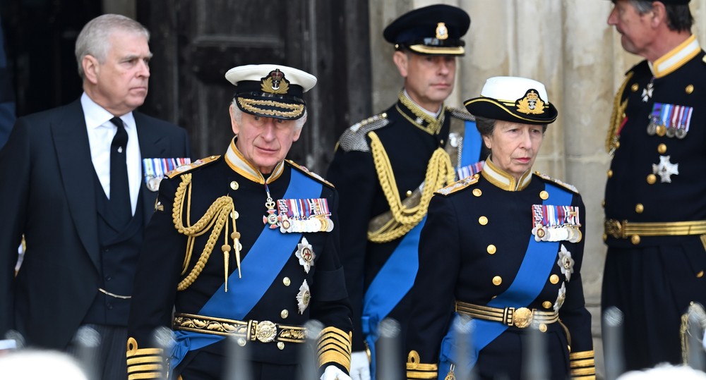 Os quatro filhos da Rainha Elizabeth II (1926-2022) no funeral da monarca: Andrew Mountbatten-Windsor, Rei Charles III, Príncipe Edward e Princesa Anne — Foto: Getty Images