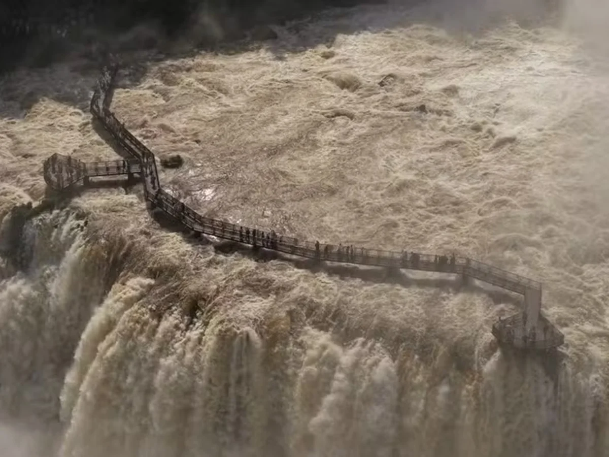 Cataratas do Iguaçu registram vazão quase 8 vezes maior que média histórica