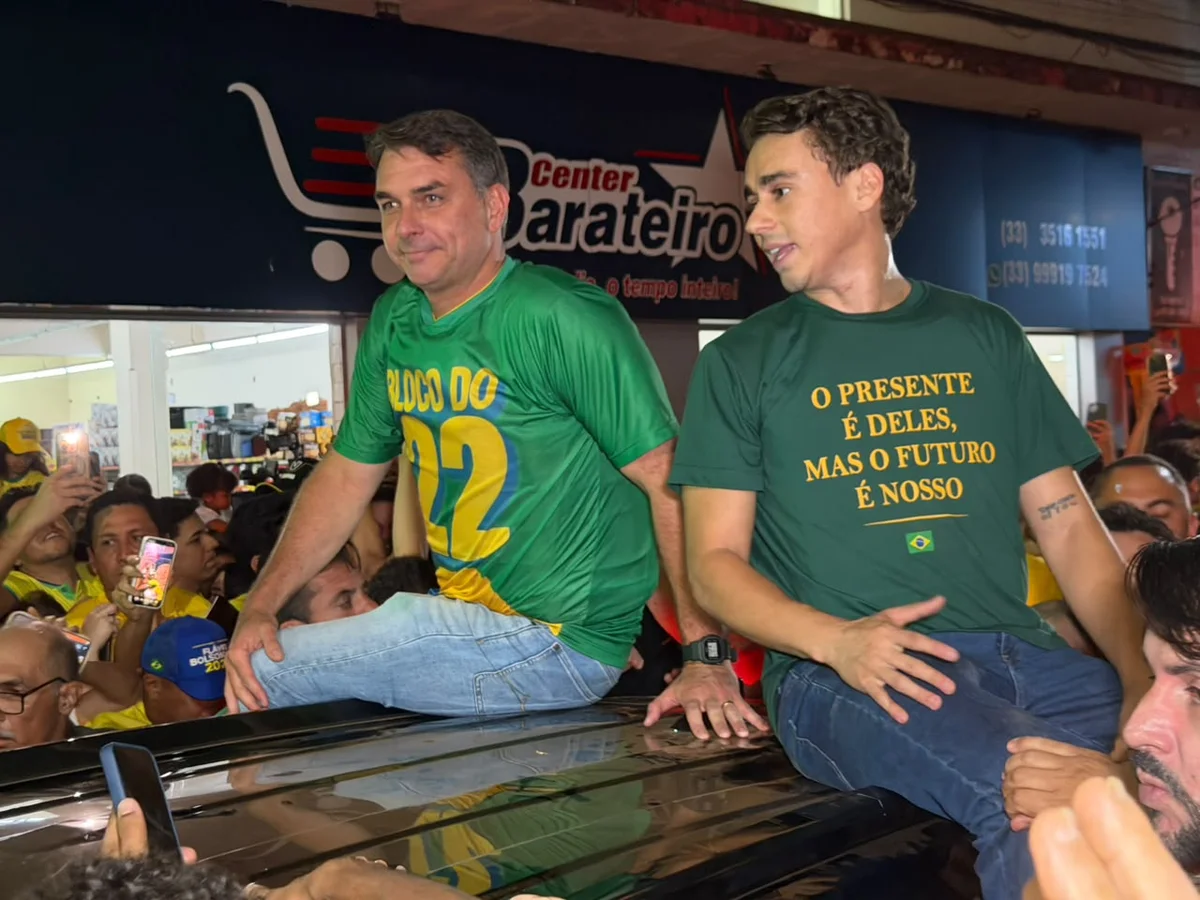 Presidenciável Flávio Bolsonaro e deputado federal Nikolas Ferreira