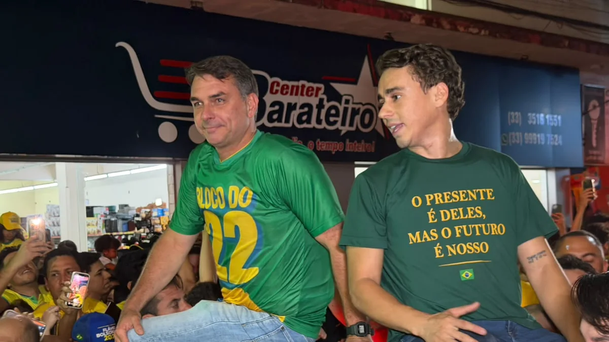 Em MG, Flávio grava mensagem para o pai: “Continuidade ao seu projeto”