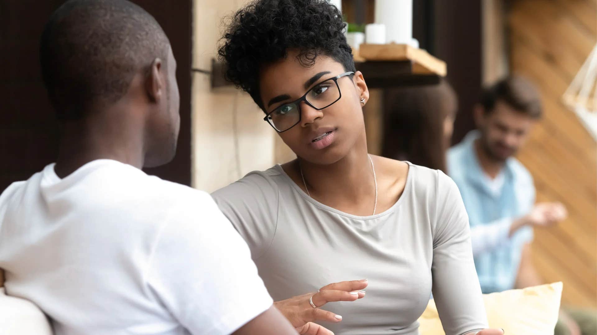 Mulheres Criadas Para Conhecer Seu Valor Dizem 11 Frases Casualmente Assertivas Quando Alguém as Desrespeita