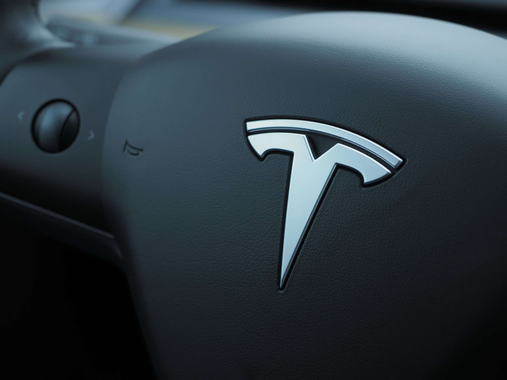 Tesla muda nome do sistema de direção assistida na Europa