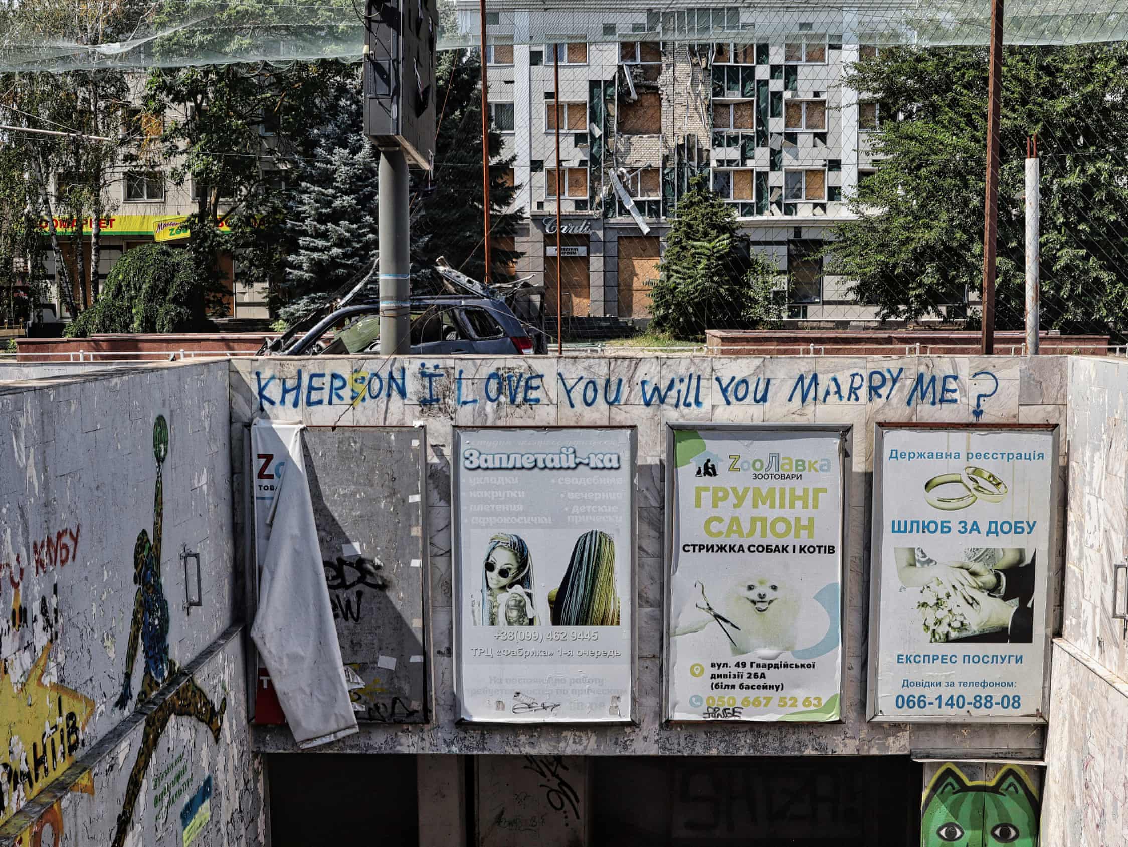"Drones all night.", "By morning, you smell the smoke": vida no último hotel da linha de frente da Ucrânia