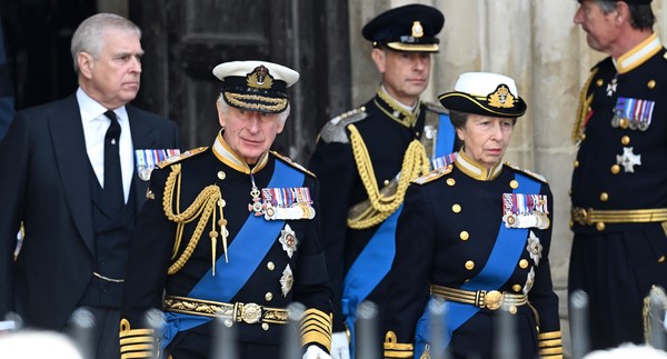 Rainha Elizabeth admirava virtude específica de Kate Middleton após 3 dos seus filhos se divorciarem, revela ex-funcionária da Família Real