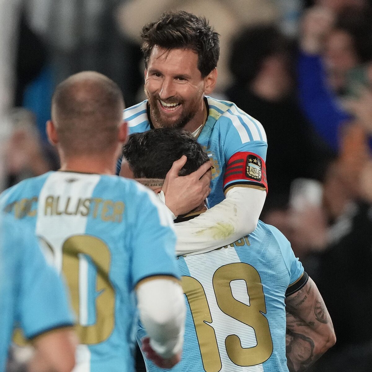 Argentina dá adeus a Messi com apoteose de gratidão a maior ídolo desde Maradona e vitória simbólica