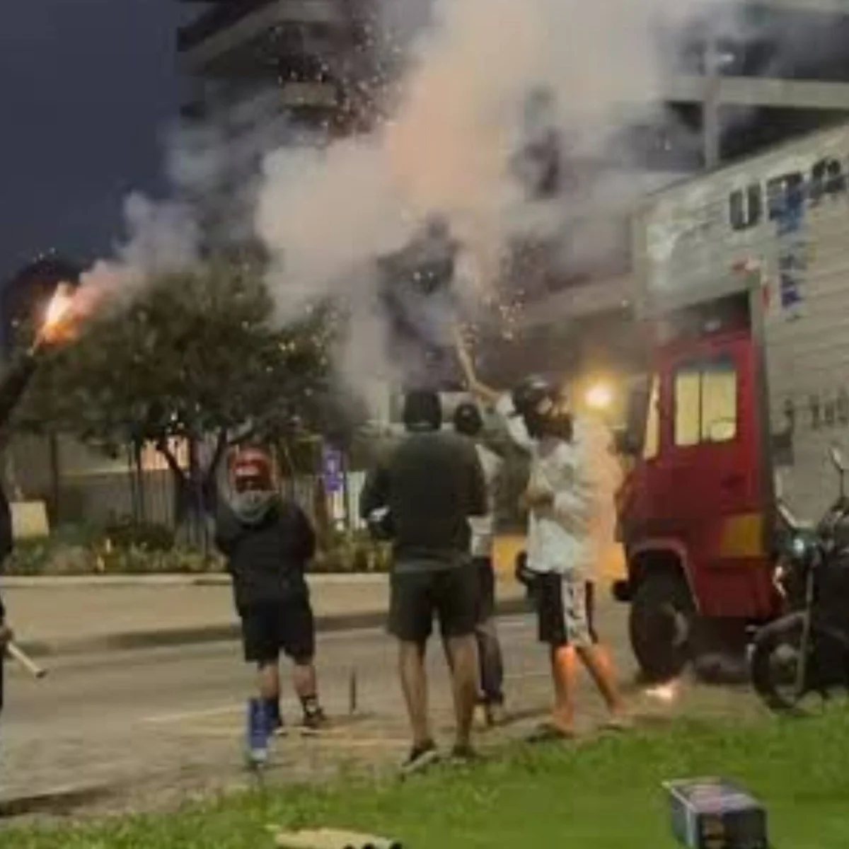 Sul-Americana: torcedores do Vasco fazem foguetório em hotel do Boca Jrs.