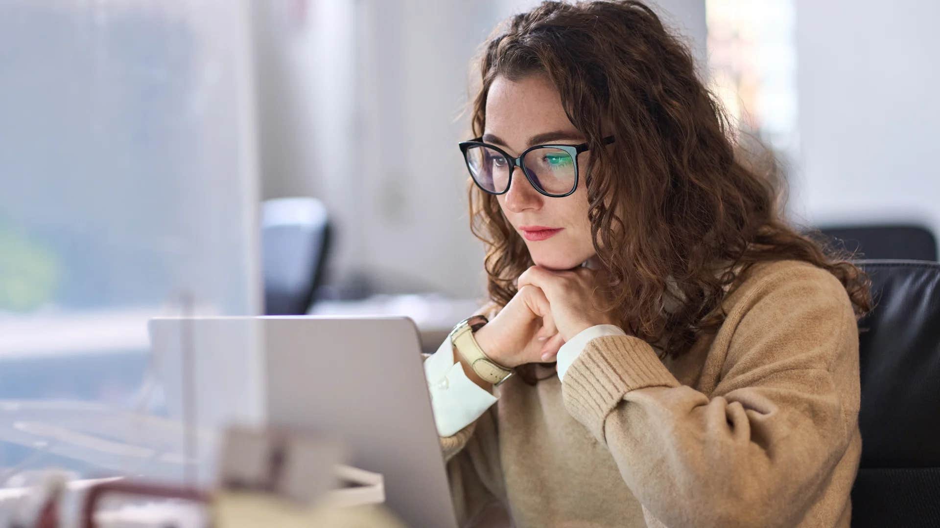 Mulheres Criadas Para Conhecer Seu Valor Dizem 11 Frases Casualmente Assertivas Quando Alguém as Desrespeita