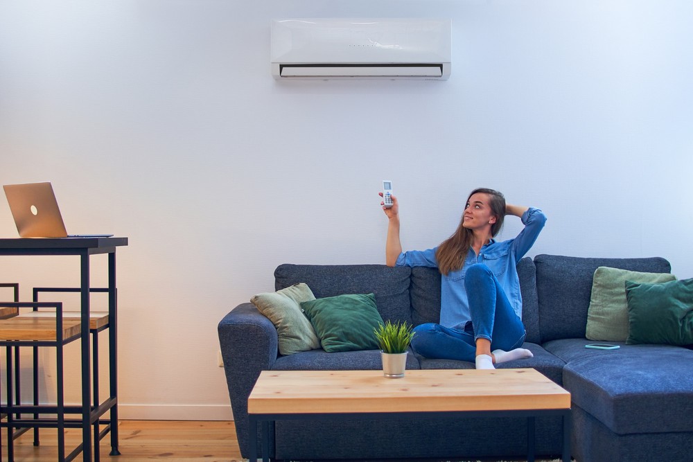 A seguir, confira sete dicas para para fazer o seu ar-condicionado gelar mais — Foto: Reprodução/Freepik (goffkein)