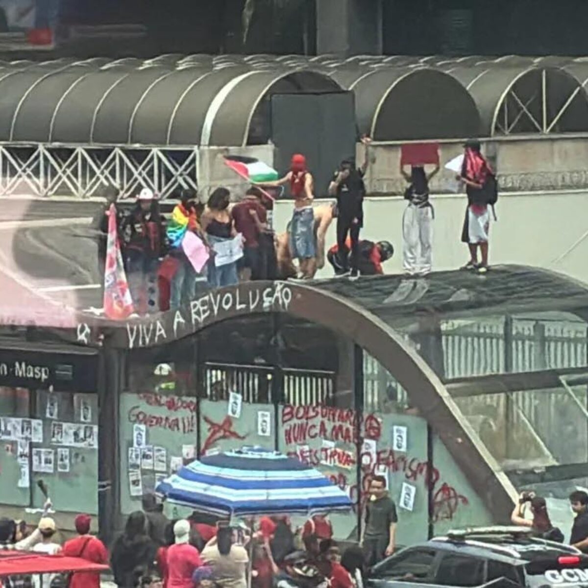 PM relata depredação, tumulto e pichações em dispersão de ato pró-Lula na Paulista